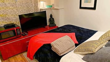 1 bedroom, desk, iron/ironing board, free WiFi