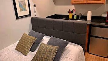 1 habitación, tabla de planchar con plancha y wifi