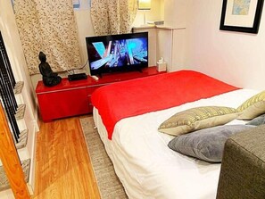 1 bedroom, desk, iron/ironing board, free WiFi