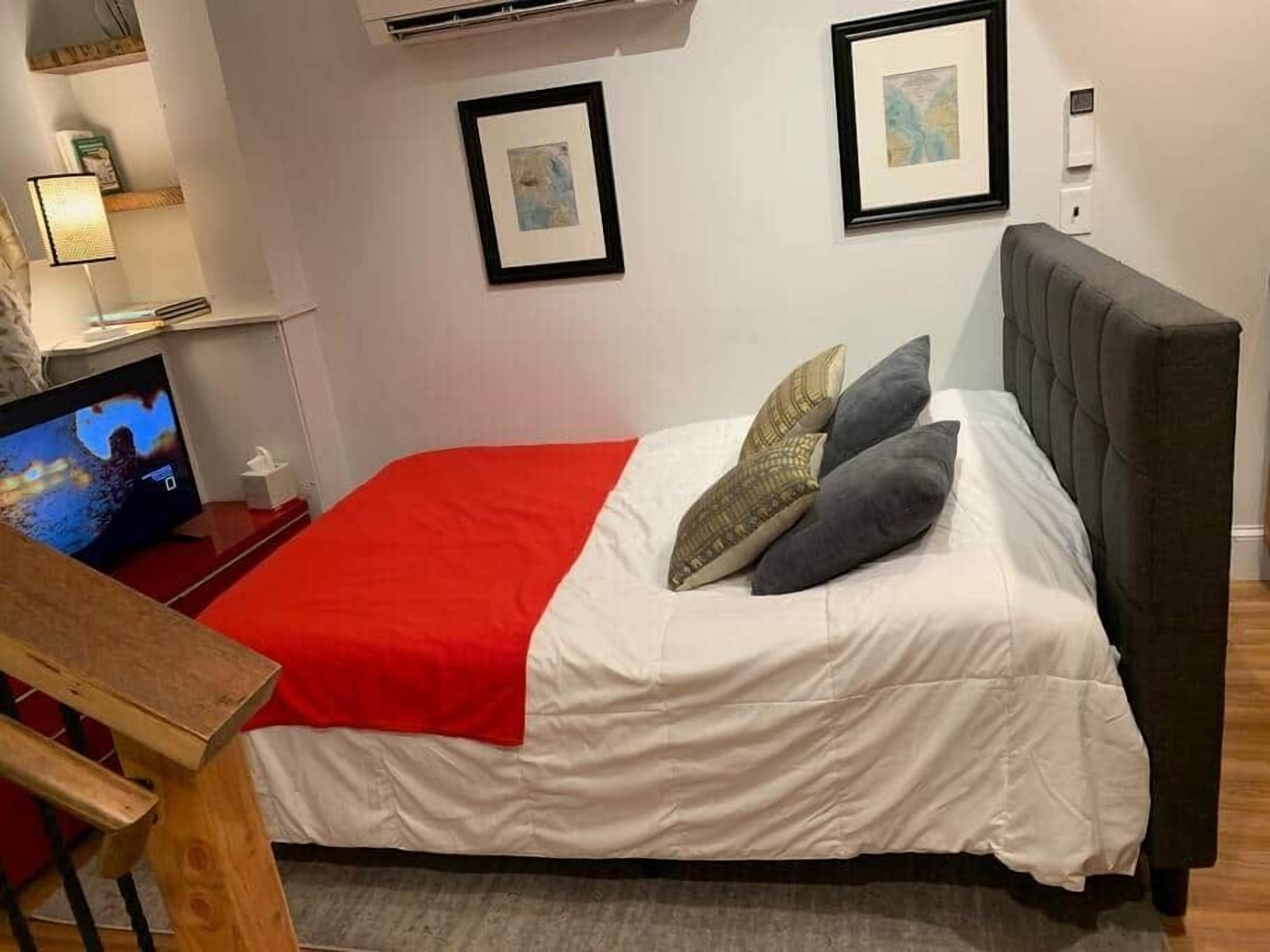 1 bedroom, desk, iron/ironing board, WiFi (free)
