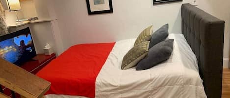 1 bedroom, desk, iron/ironing board, free WiFi