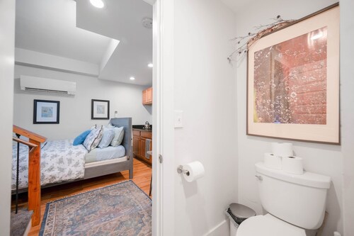 Amazing price and location  / parking -North End (M1S)