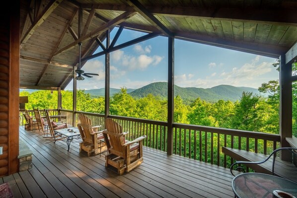 Property grounds - Lazy Bear Lodge - Mountain Cabin w/Spectacular Views Close to Helen (Sautee Nacoochee)