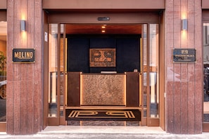 Property entrance - Prassede Palace Hotel (Rome)