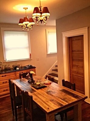 In-room dining - Boho House (Asheville)