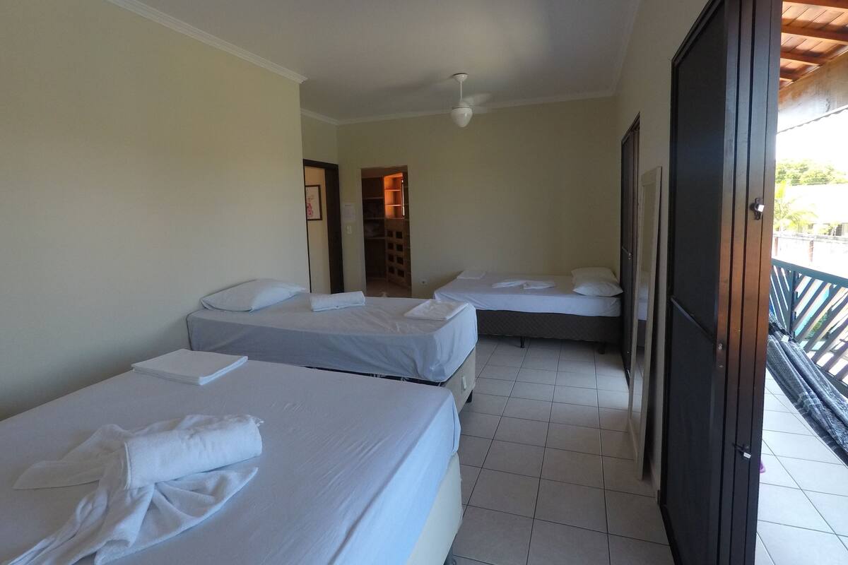 Iron/ironing board, free WiFi, bed sheets