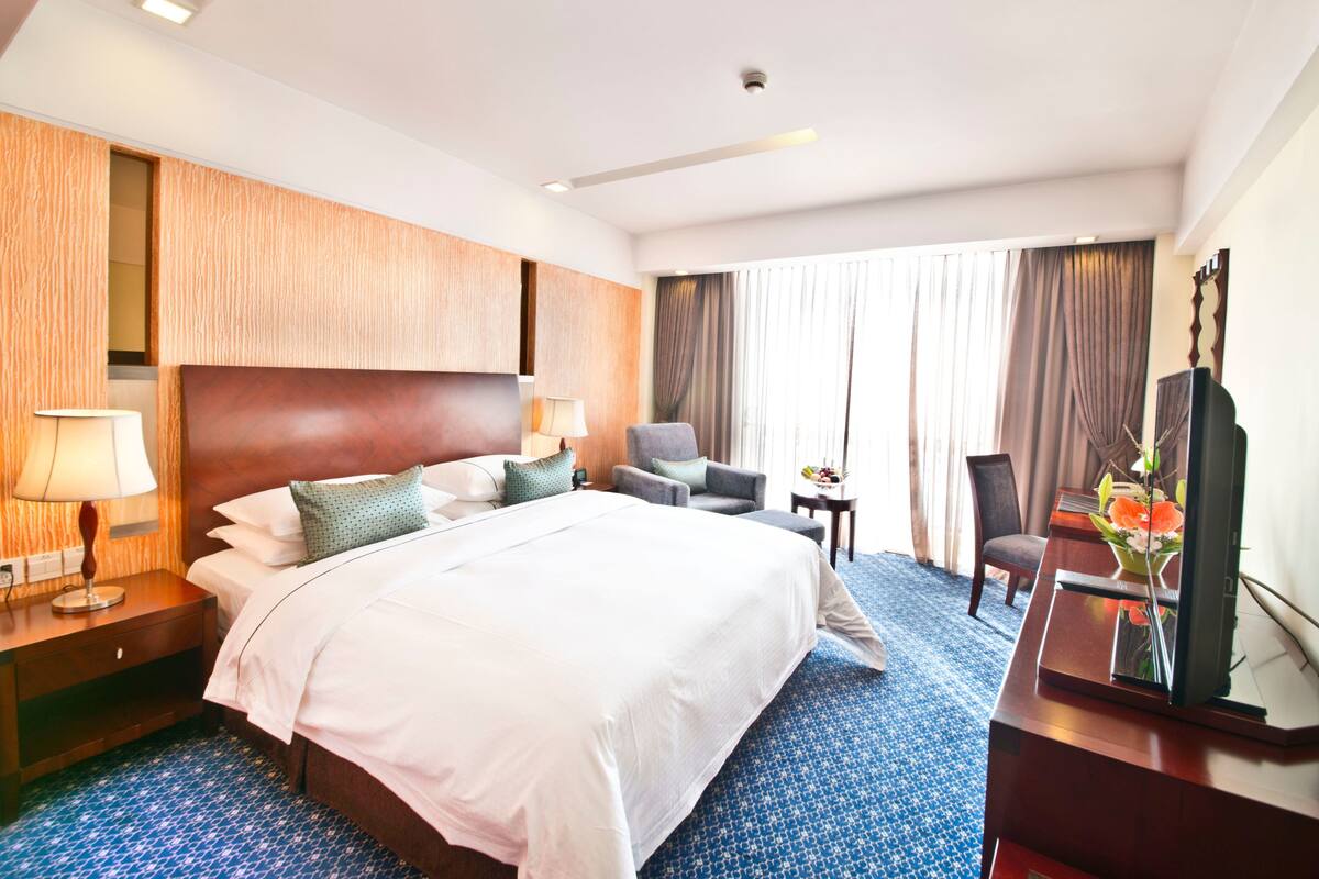 Minibar, in-room safe, desk, blackout curtains