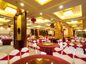 Breakfast, lunch and dinner served  - Shanghai Hongqiao Airport Argyle Hotel (Shanghai)