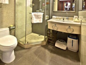 Free toiletries, hair dryer, slippers, towels - Shanghai Hongqiao Airport Argyle Hotel (Shanghai)