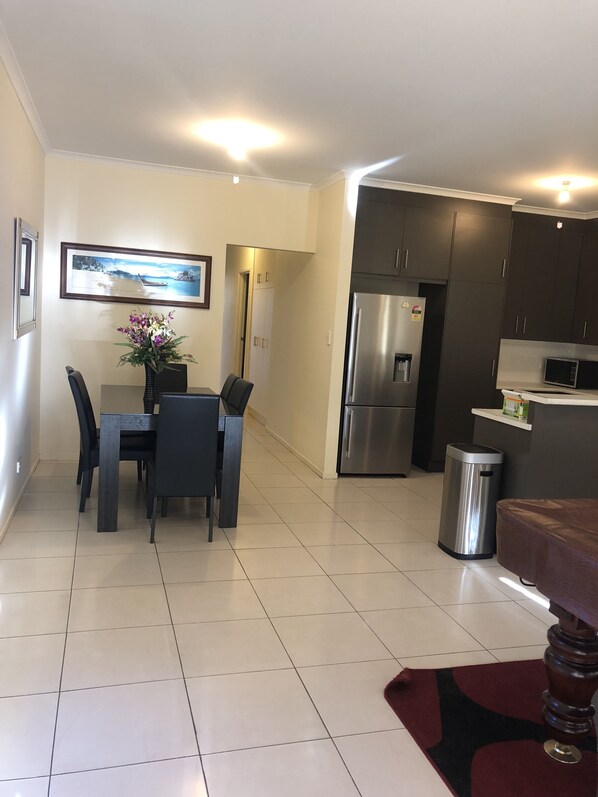 ثلّاجة متوفرة في المنطقة المشتركة، ميكروويف متوفر في المنطقة المشتركة