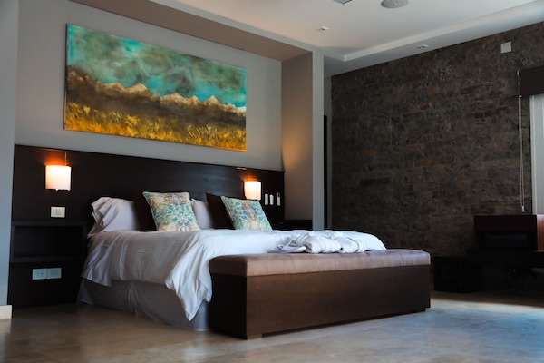 Luxury Suite, Mountain View