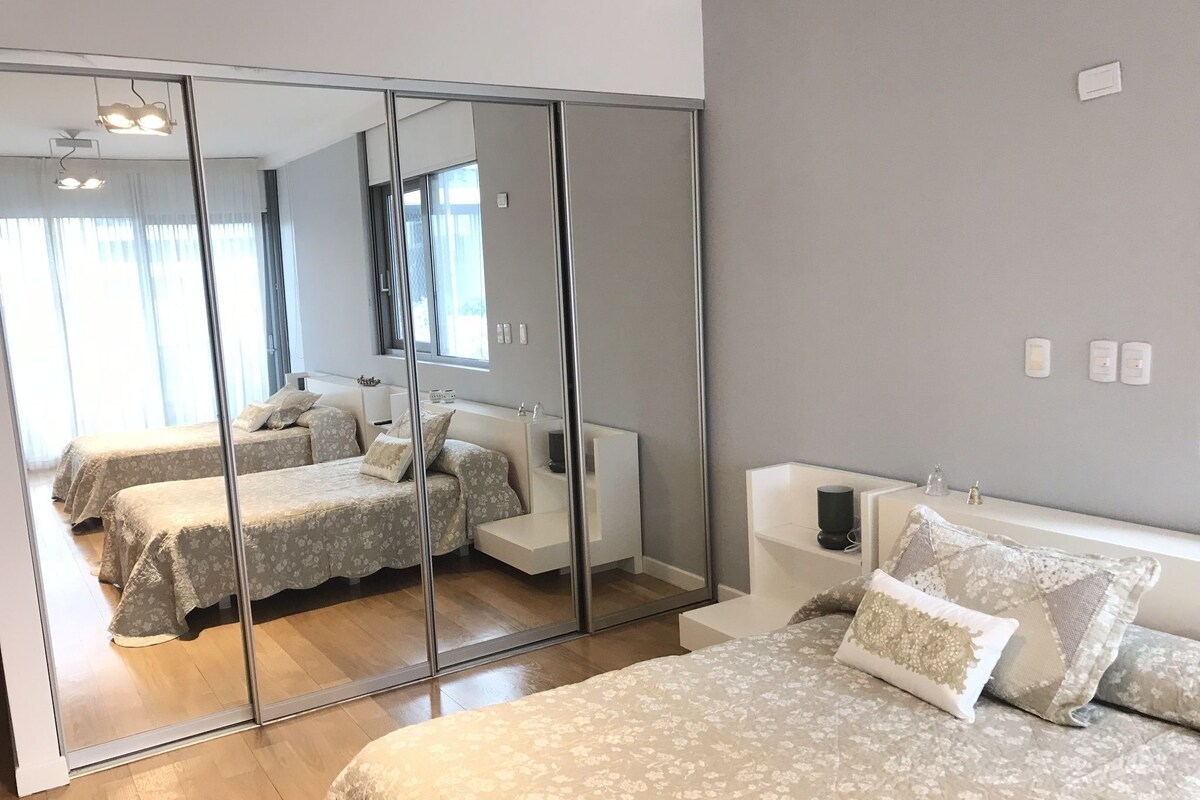 Deluxe Room, 2 Double Beds, Non Smoking, Canal View
