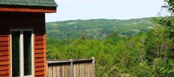 New Secluded Chalet Great Skiing,Golfing,Boating,Relaxing