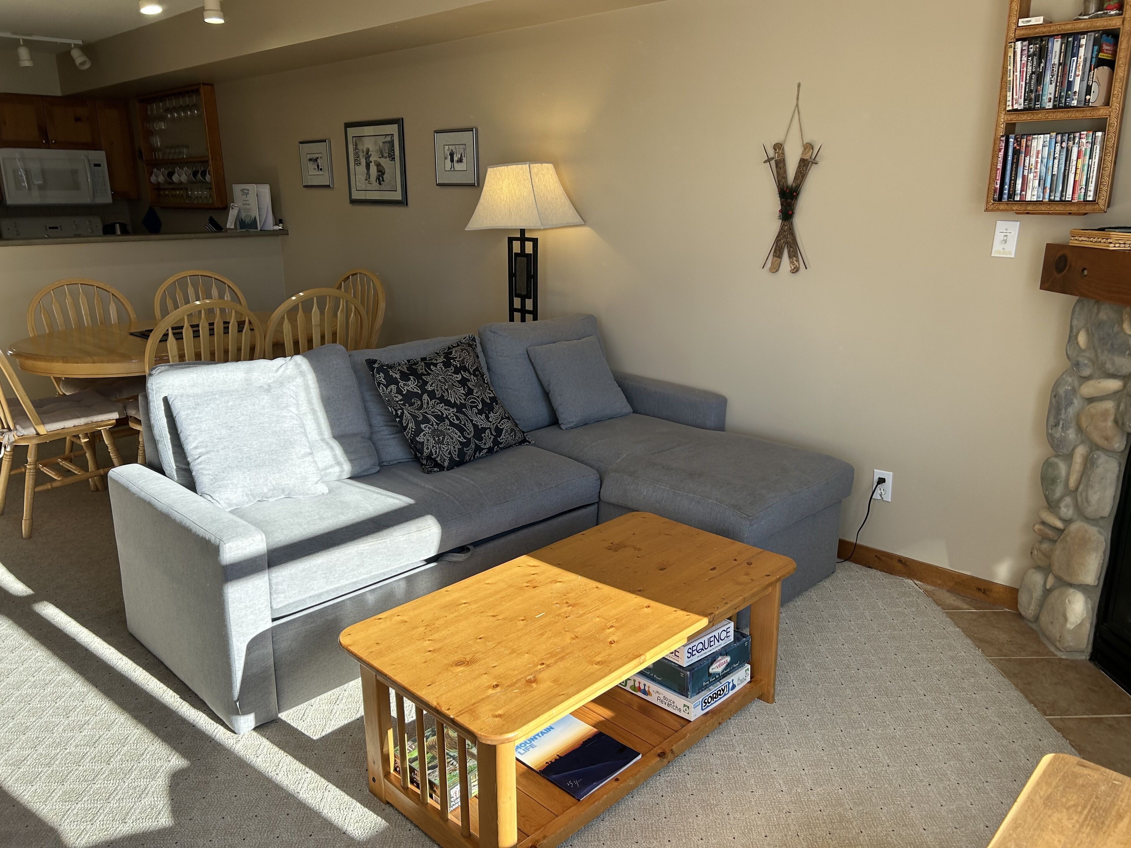 Image showcasing Affordable Fully Equipped Creekside Condo - Shared Outdoor Hot Tub ...