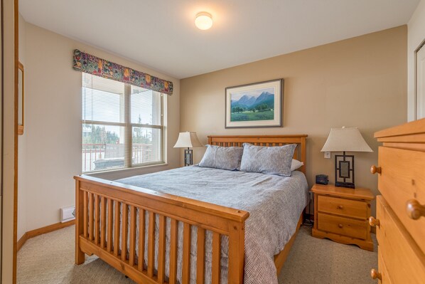 2 chambres, fer et planche à repasser, accès au Wi-Fi (inclus)