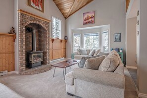 Flat-screen TV, fireplace, table football, toys - Renovated Home - Best location on Mountain - Steps from the Trails and Village! (Silver Star Mountain)