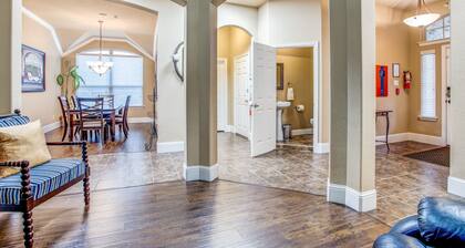 Fab 4BR Home * 4K TV * Takka * Hiljainen ja puhdas!