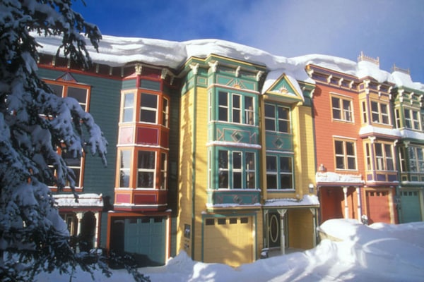 Golden Sun Exterior - View from The Mews on the Knoll residential area