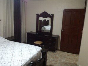 3 bedrooms, iron/ironing board, WiFi