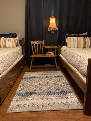4 Schlafzimmer, Schreibtisch, Verdunkelungsvorhänge