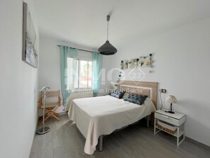 2 Schlafzimmer, Bügeleisen/Bügelbrett