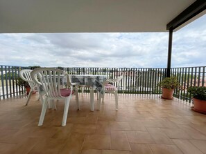 Outdoor dining - Appartment with terrace and barbecue (Cambrils)