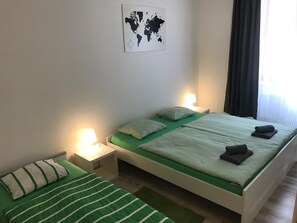 3 habitaciones, tabla de planchar con plancha, wifi y ropa de cama