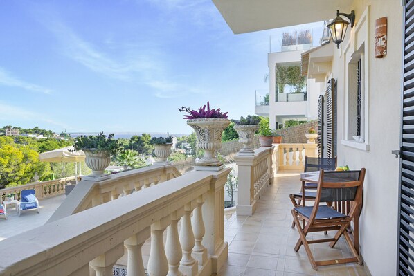 Property grounds - VILLA MARIA PORTALS NOUS by PriorityVillas (Portals Nous)