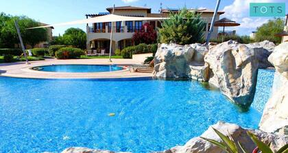heated private pool, 3 bedrooms apartment, stunning view on the mediterranean