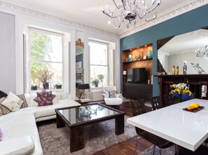 Smart TV, fireplace, stereo, computer monitors