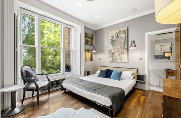 3 bedrooms, in-room safe, laptop workspace, iron/ironing board