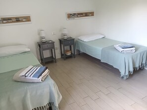 3 habitaciones, tabla de planchar con plancha, cuna de viaje y wifi 