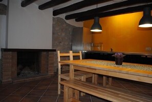 Dining - XIII century cottage surrounded of vineyards (Aiguamúrcia)