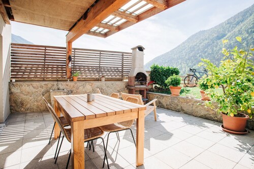 Luxury one bedroom apartment Blazar with relaxing garden featuring hot tub