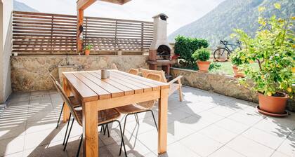 Luxury one bedroom apartment Blazar with relaxing garden featuring hot tub