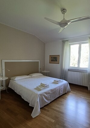 2 chambres, fer et planche à repasser, lit parapluie, Wi-Fi gratuit