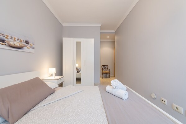 2 bedrooms, iron/ironing board, free WiFi, bed sheets
