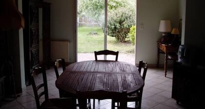 Recent villa in quiet traditional neighborhood