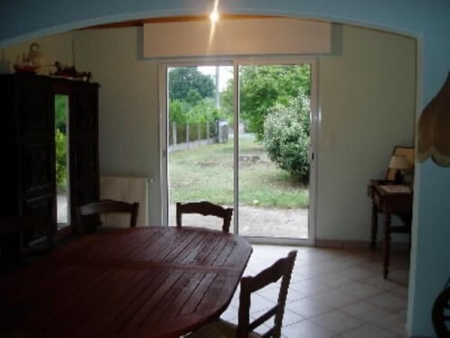 Villa récente dans quartier traditionnel calme