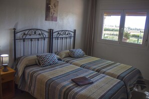 4 Schlafzimmer, Bügeleisen/Bügelbrett, Reisekinderbett, WLAN