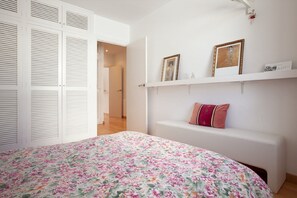 2 soverom, safe på rommet, skrivebord og strykejern/-brett