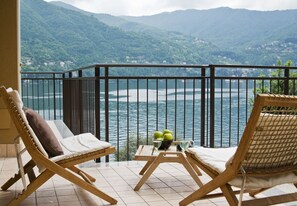 Property grounds - Laglio executive Lake View Garden Apartment with Pool by Italian Apartments. (como)