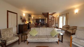 TV, fireplace, DVD player, books