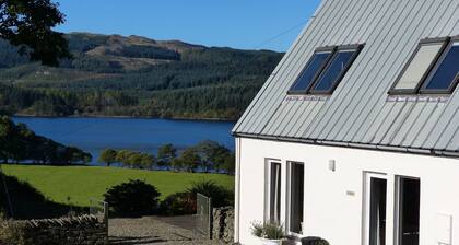 Peaceful setting and wonderful loch view in the Heart of Argyll