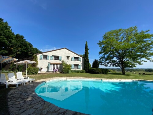 Beau 2 chambres, avec salle de bains, gîte, près de Duras, avec une vue imprenable