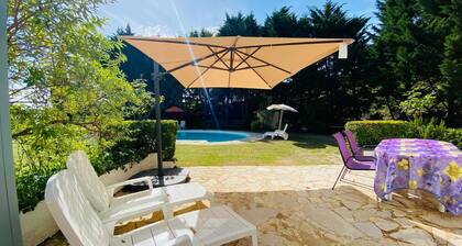 Beau 2 chambres, avec salle de bains, gĂźte, prĂšs de Duras, avec une vue imprenable