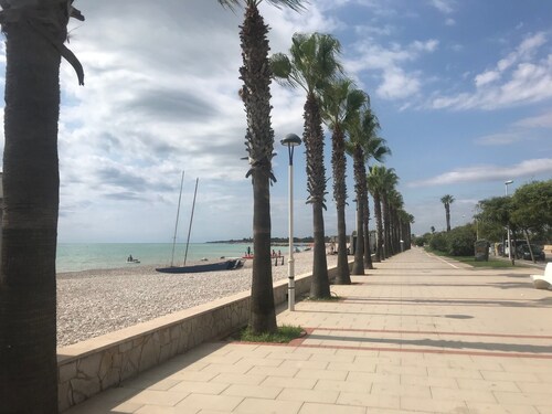 Villa by the sea with private pool and wifi