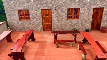 Tempat makan outdoor