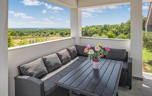 Property grounds - Nice apartment in Tar with swimming pool (Tar)
