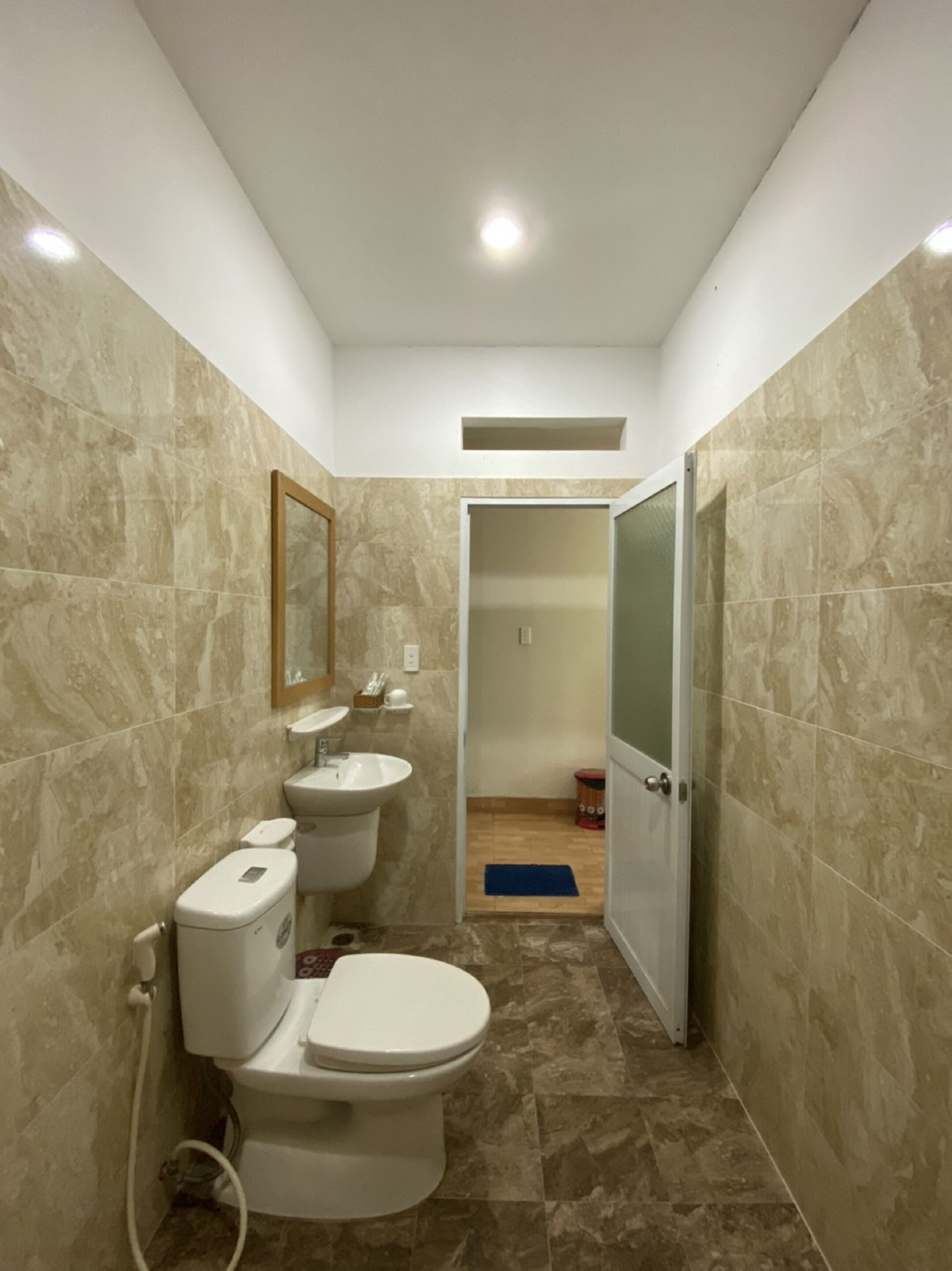 shower, free toiletries, hair dryer, slippers